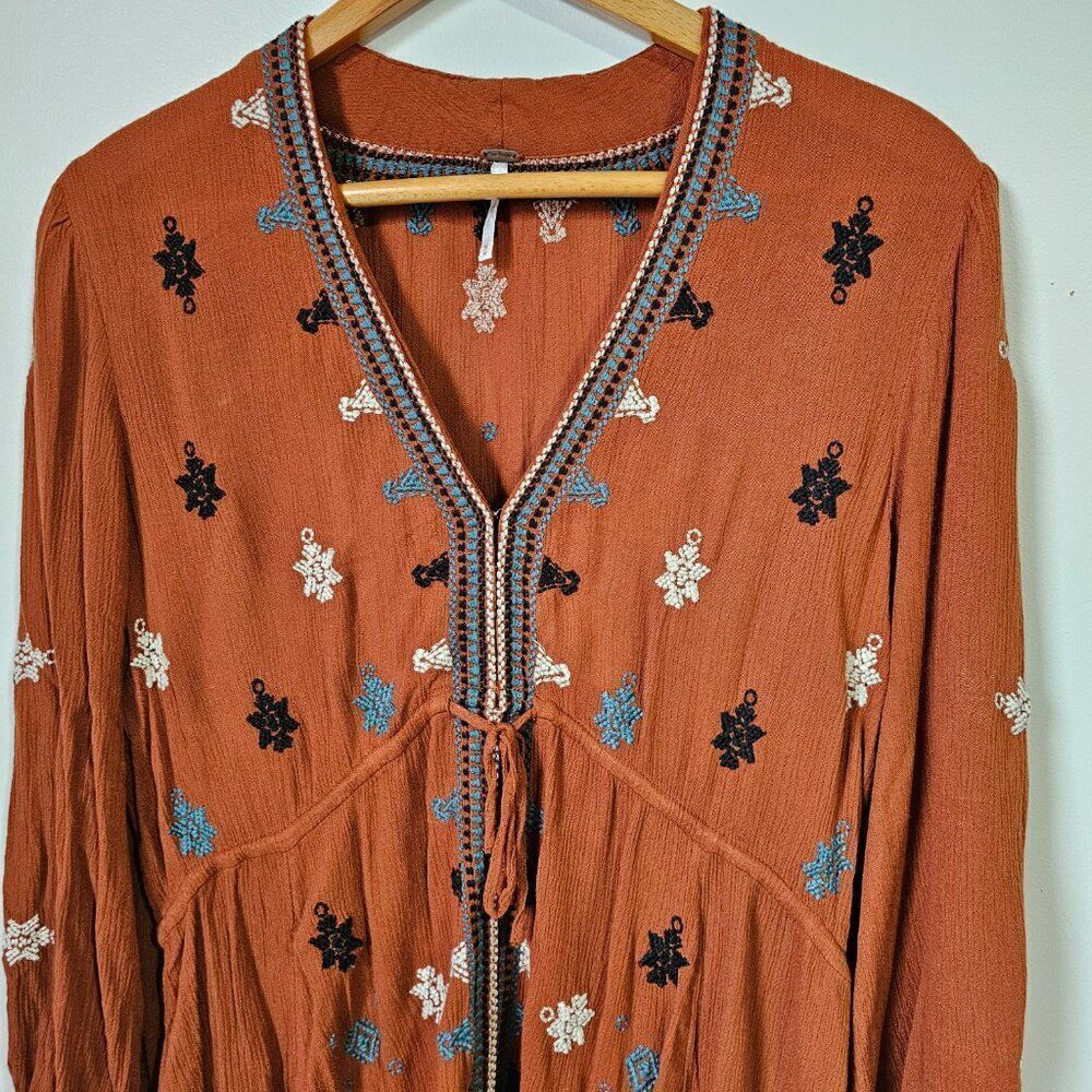 EUC FREE PEOPLE BOHO RUST EMBROIDERED SHORT DRESS SIZE M - Picture 6 of 16